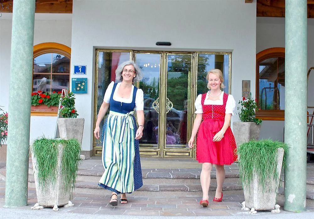 Hotel Koeniggut Wals-Siezenheim 4*,