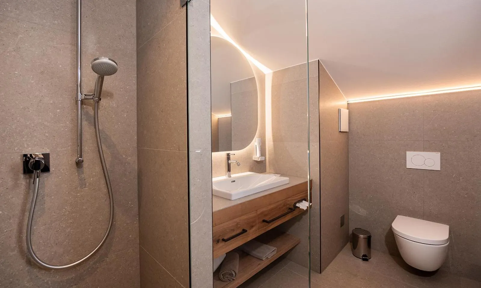 ****  Hotel Koeniggut Austria